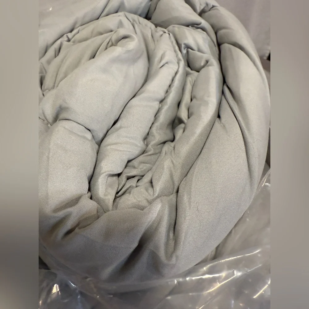 NWT Gray Microfiber Comforter Full/Queen 88” X 88”